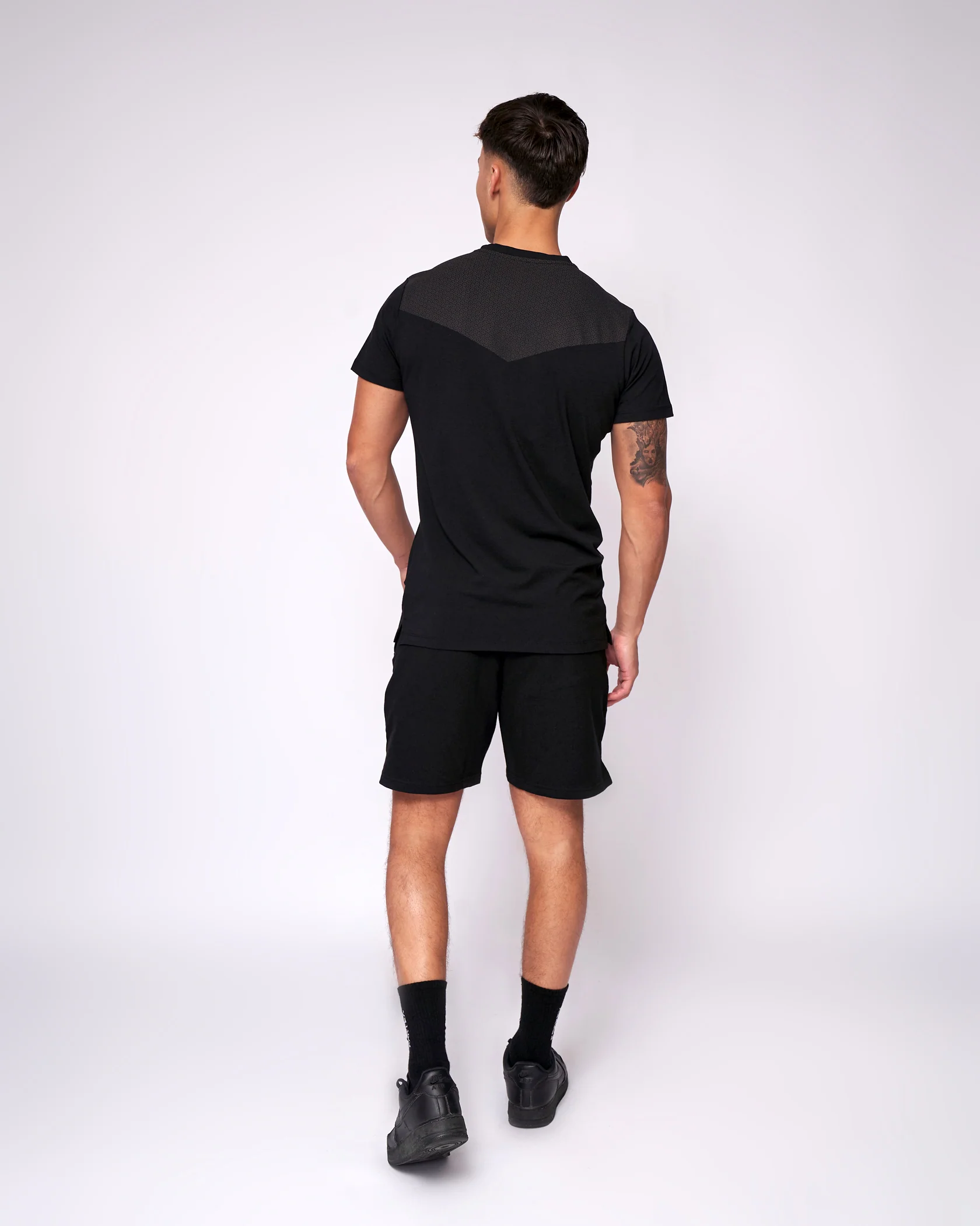 Essential Grip T-Shirt - Black - Image 5