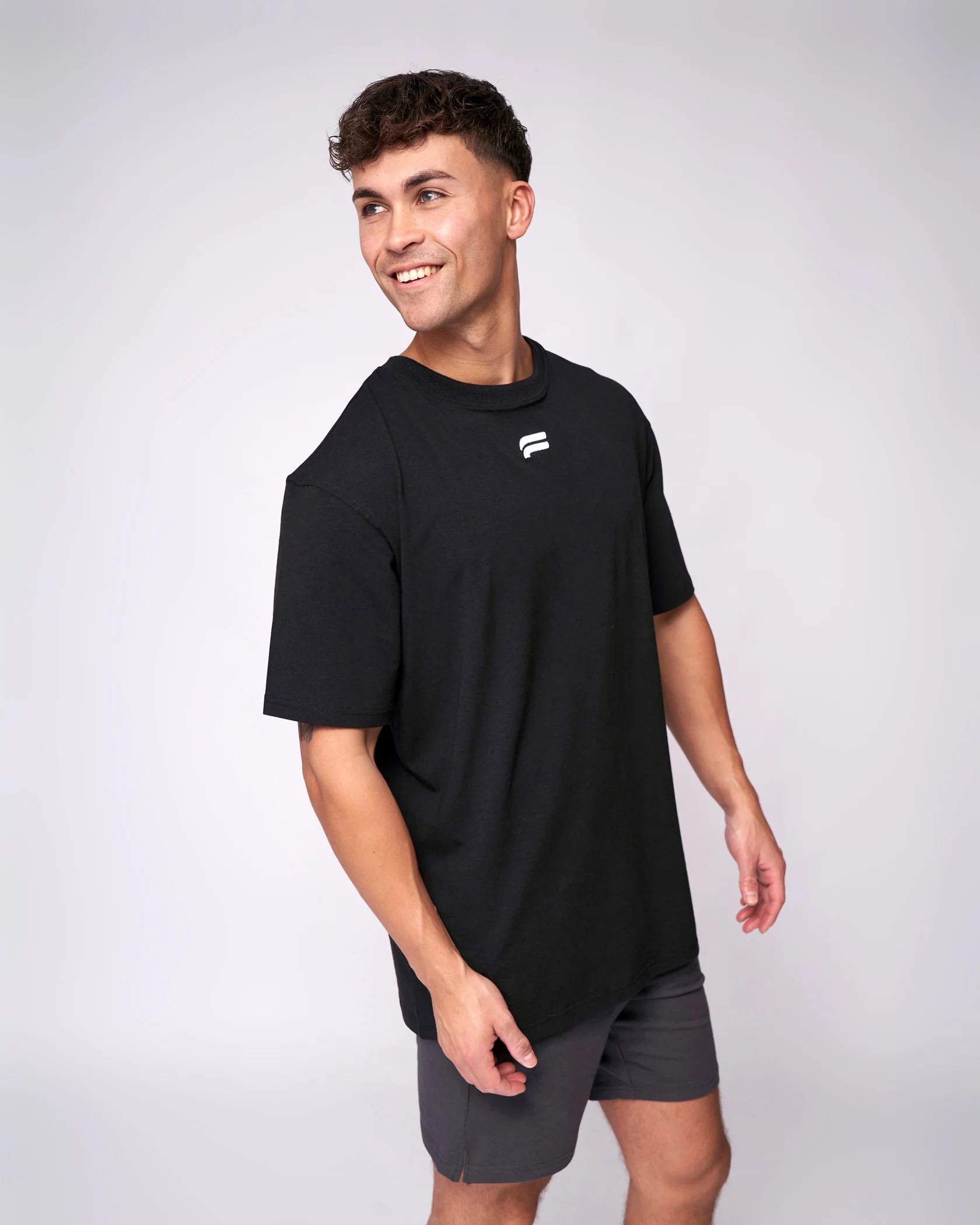 Essential Oversized T-Shirt - Black - Image 3