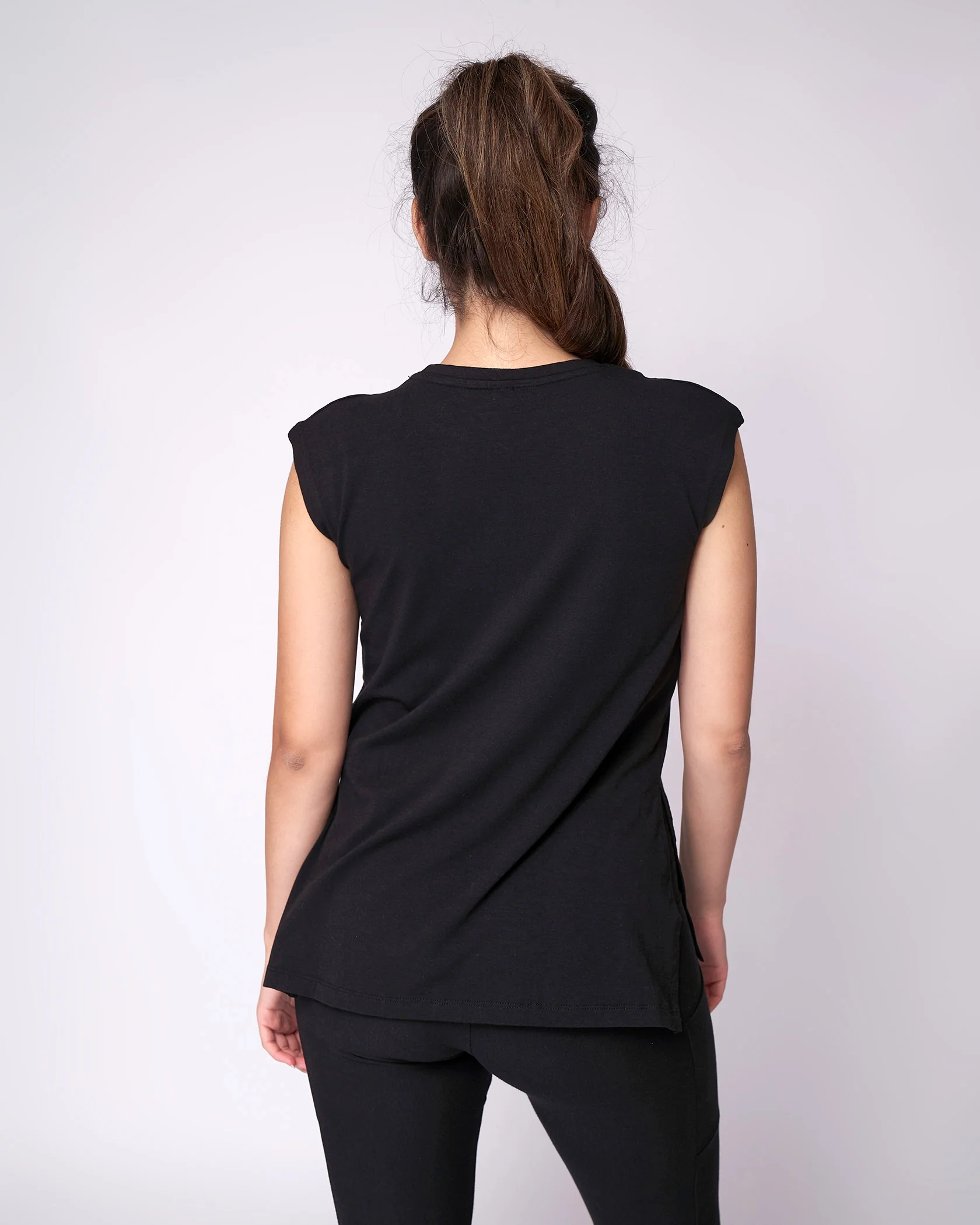Essential T-Shirt - Black - Image 3