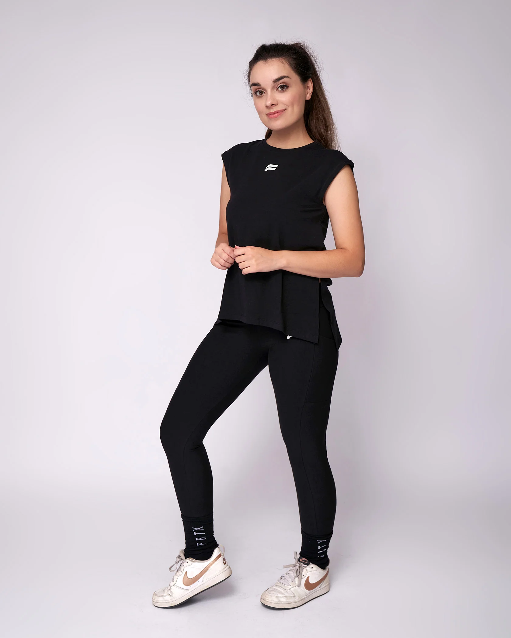 Essential T-Shirt - Black - Image 4