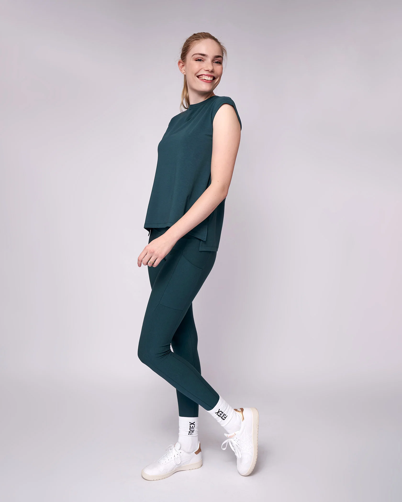Essential T-Shirt - Emerald - Image 6